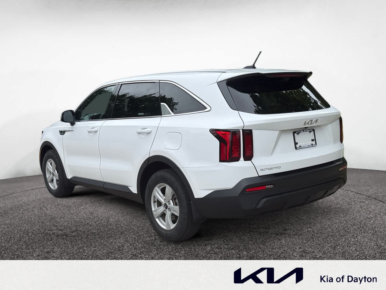 2023 Kia Sorento LX photo 2