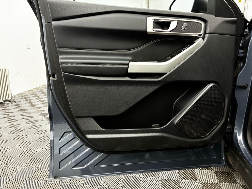 2021 Ford Explorer XLT photo 18
