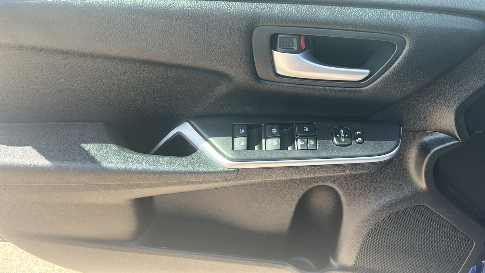 2016 Toyota Camry photo 14