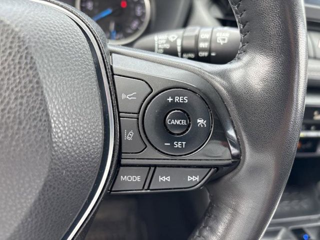 2022 Toyota RAV4 Hybrid XLE photo 16