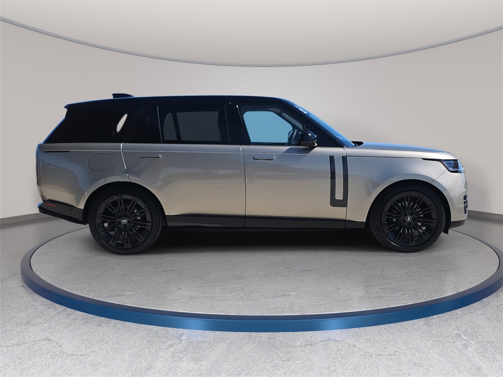 2025 Land Rover Range Rover SE photo 4