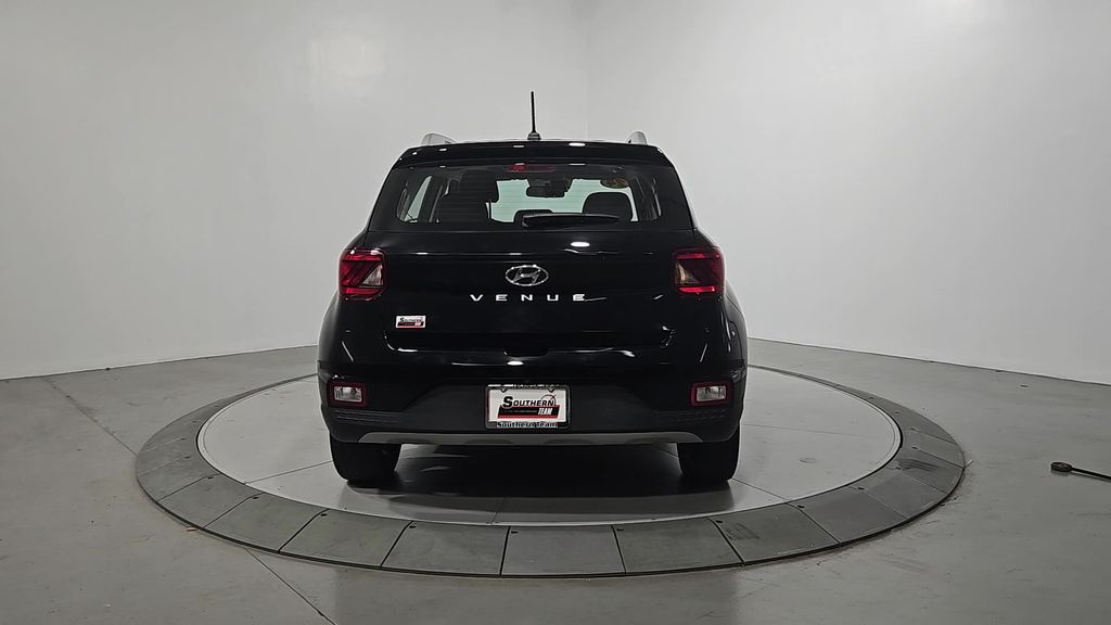 2024 Hyundai Venue SEL photo 3