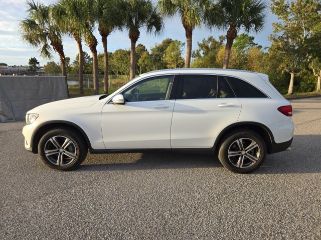 2016 Mercedes Benz GLC 300 photo 2