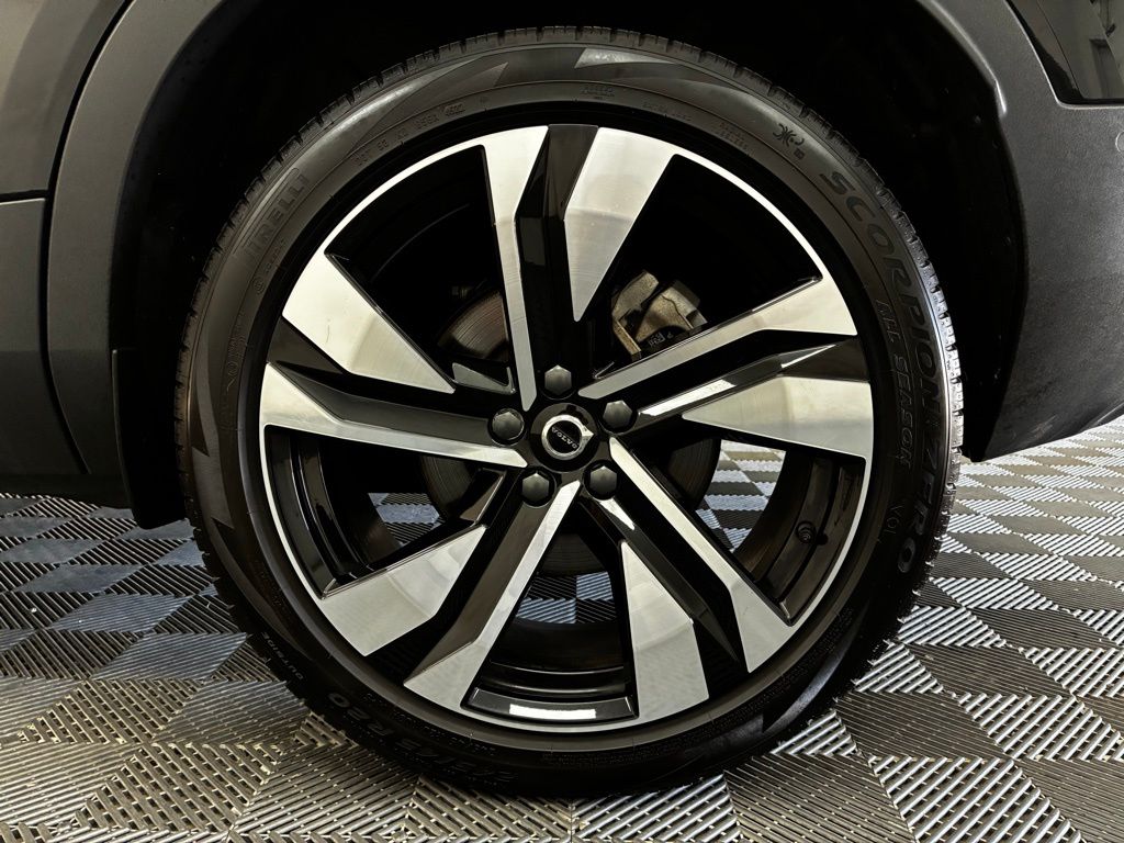 2023 Volvo XC40 Plus photo 26