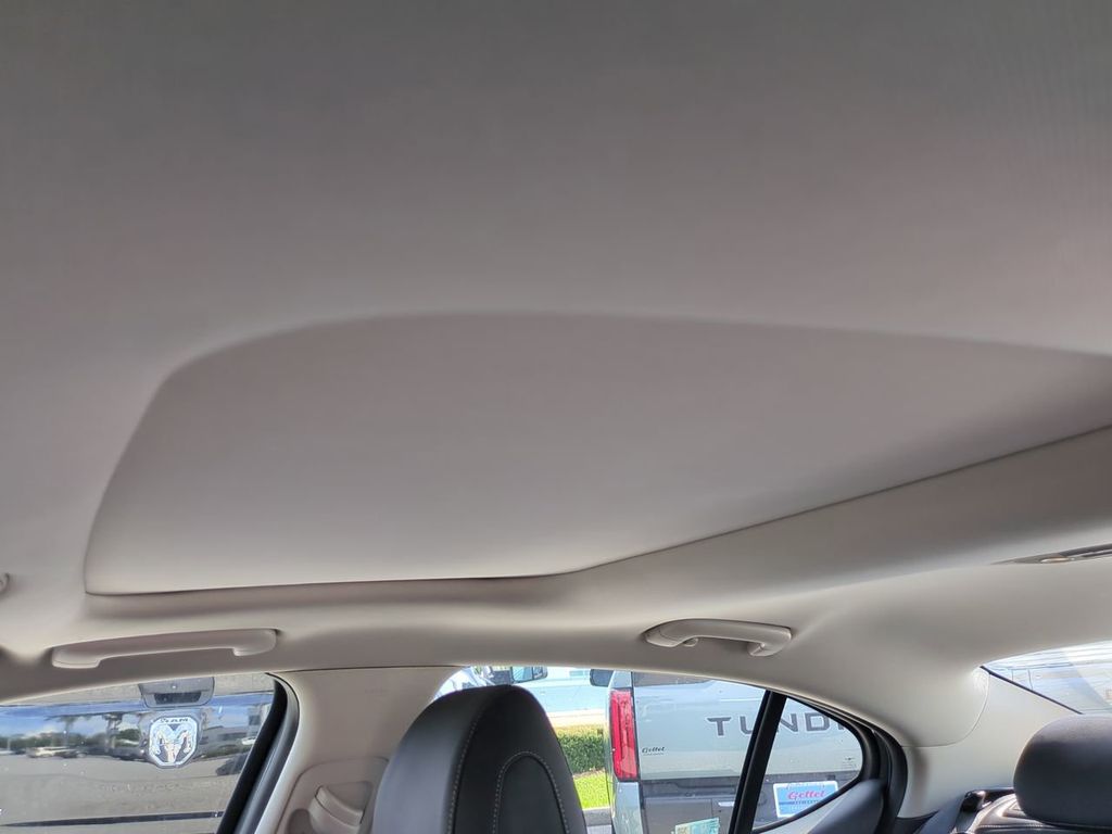 2021 Genesis G70 2.0T photo 18