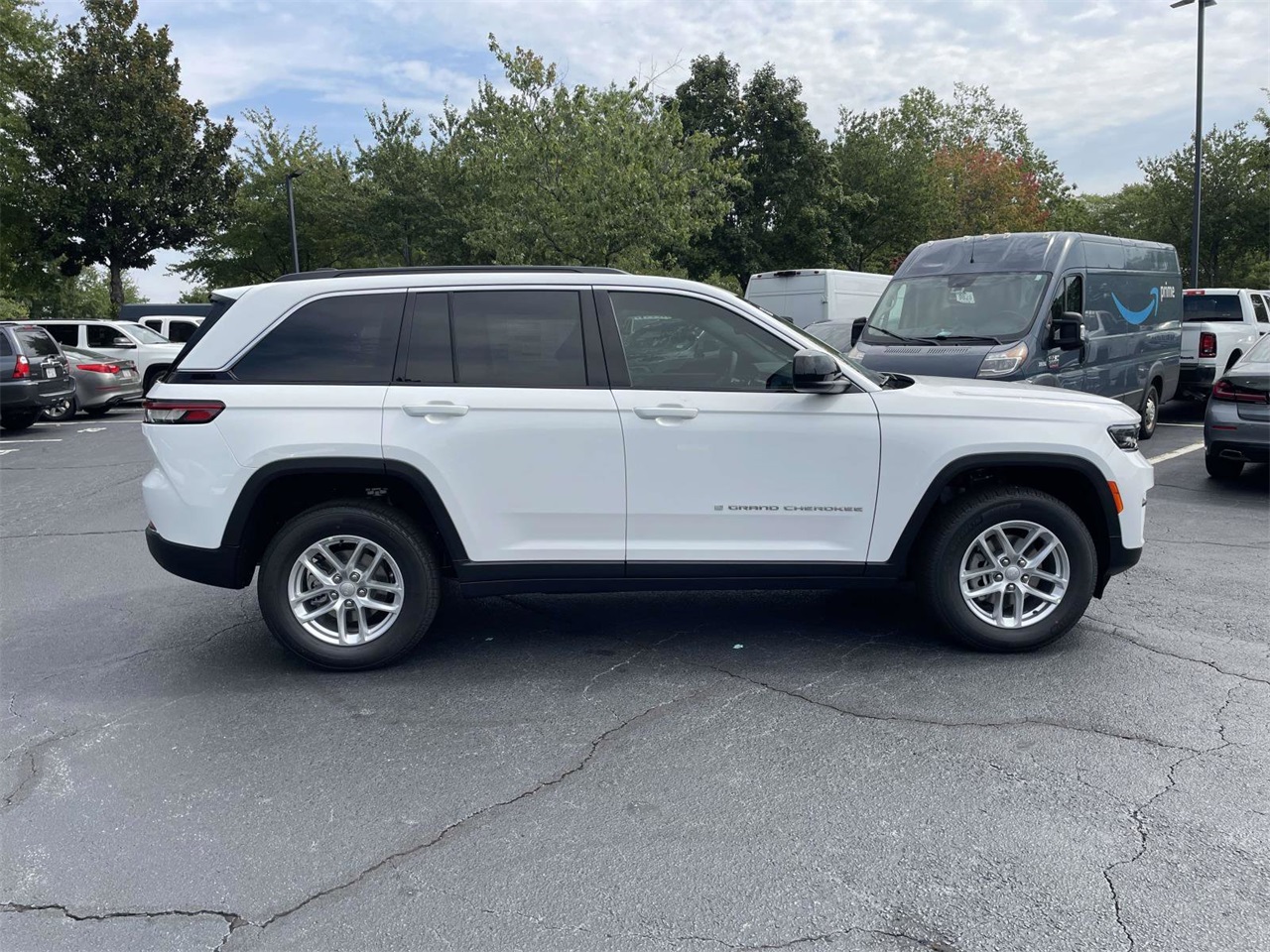 2025 Jeep Grand Cherokee Laredo X photo 8