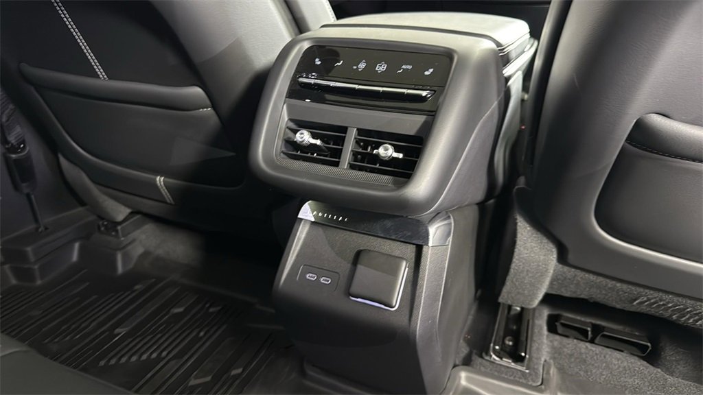 2024 Cadillac Lyriq Luxury photo 33