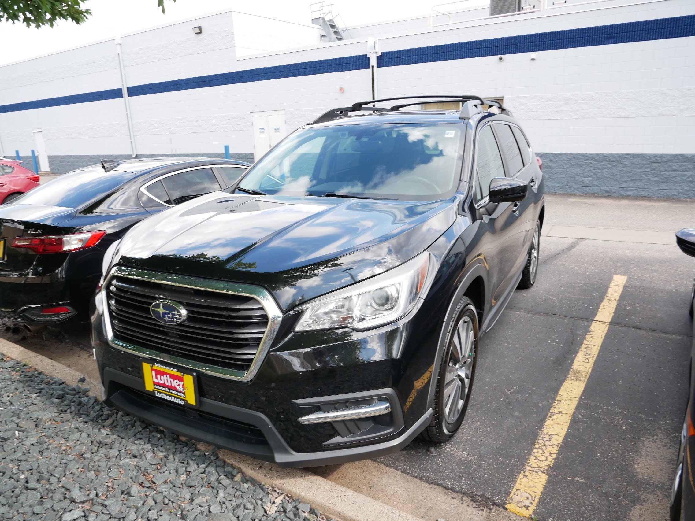 Used 2019 Subaru Ascent Premium with VIN 4S4WMAHD1K3463659 for sale in Vadnais Heights, Minnesota