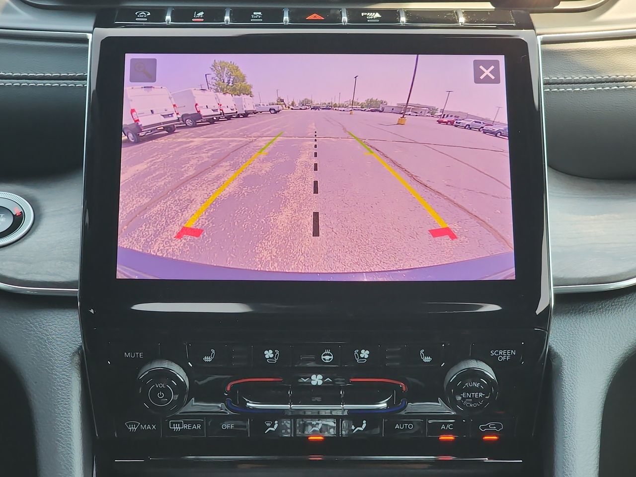 2025 Jeep Grand Cherokee Overland photo 16