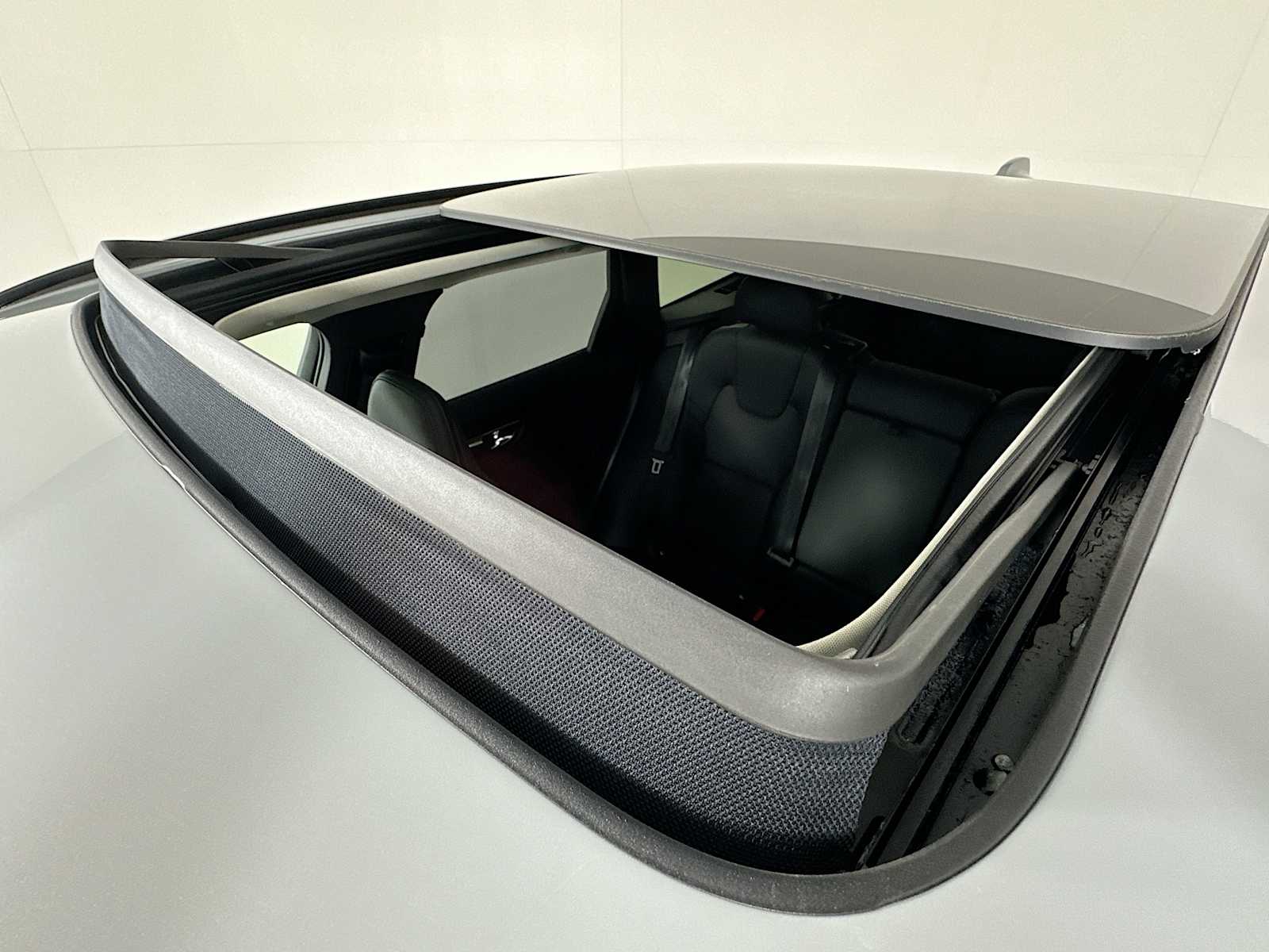2025 Volvo XC60 T8 Plus photo 17