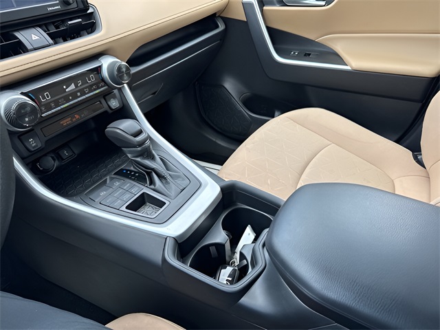 2021 Toyota RAV4 XLE photo 23