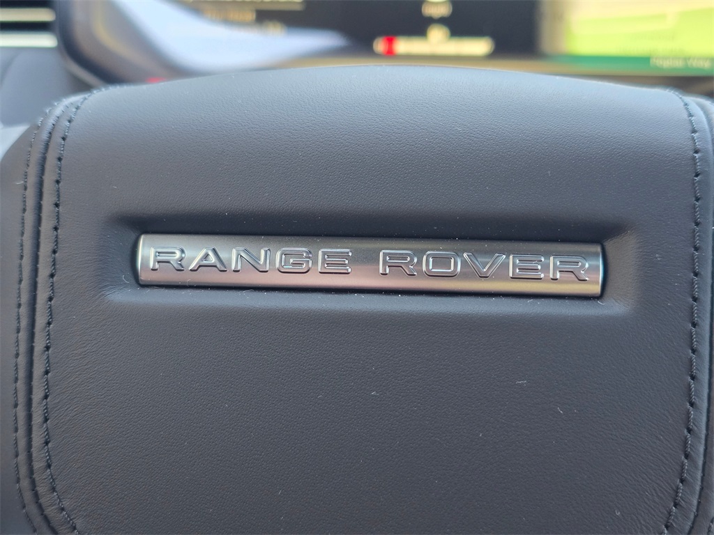 2025 Land Rover Range Rover SE photo 18