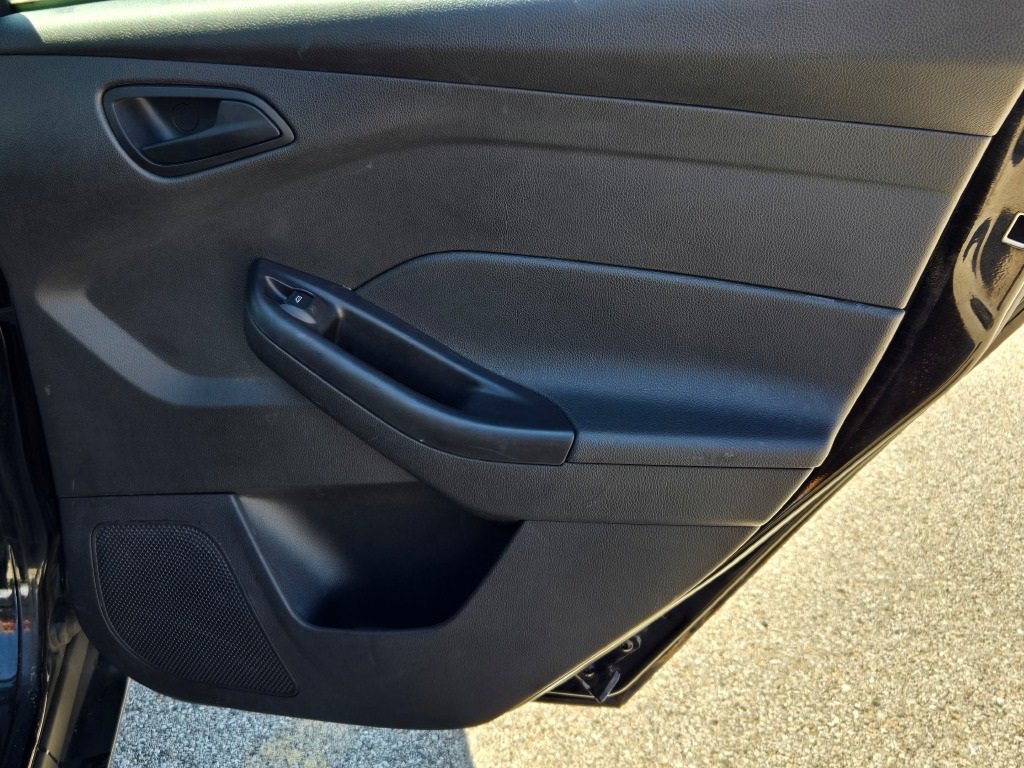 2012 Ford Focus SE photo 9