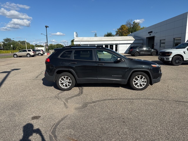 2016 Jeep Cherokee Sport photo 4