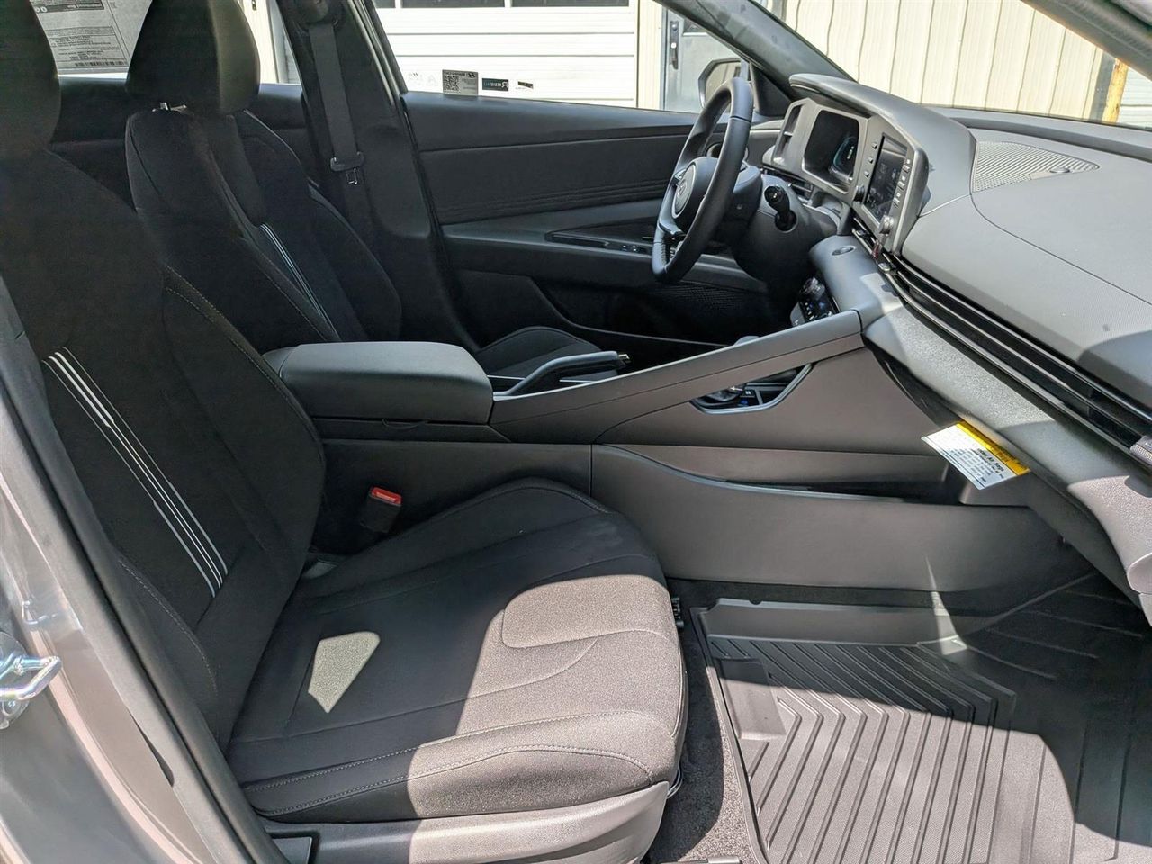 2025 Hyundai Elantra SEL Sport photo 31