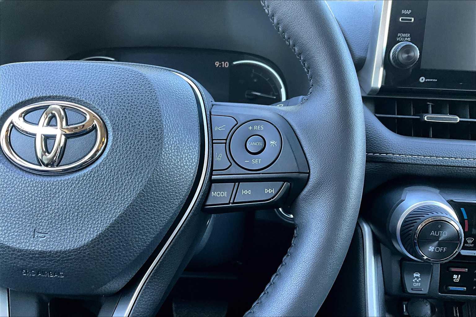 2022 Toyota RAV4 Limited photo 23