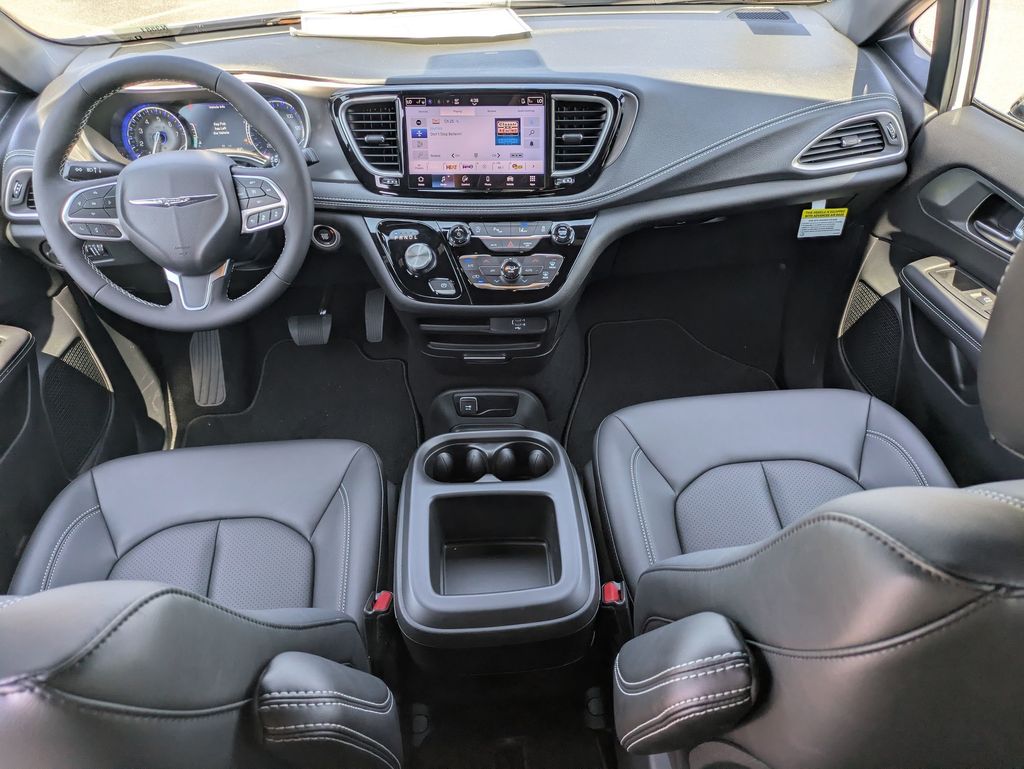 2026 Chrysler Pacifica photo 22