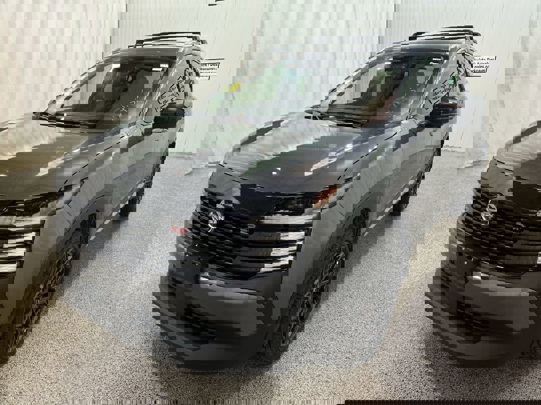 2026 Nissan Kicks SR photo 3