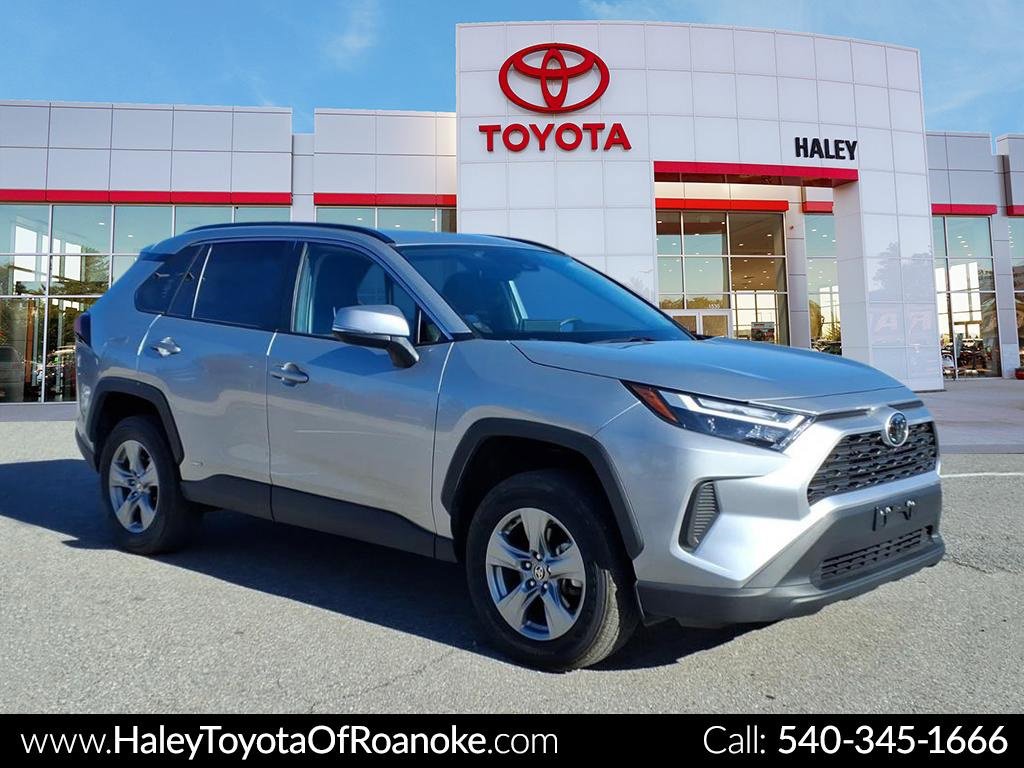 2025 Toyota RAV4 XLE's photo
