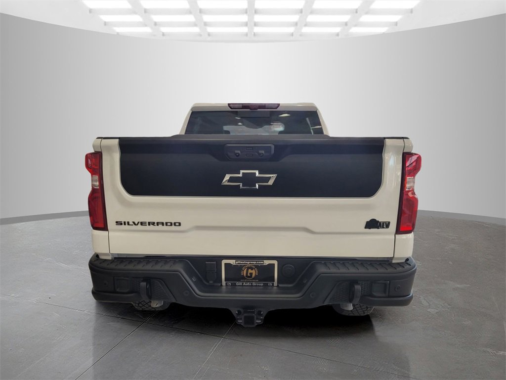 2025 Chevrolet Silverado 1500 ZR2 photo 3