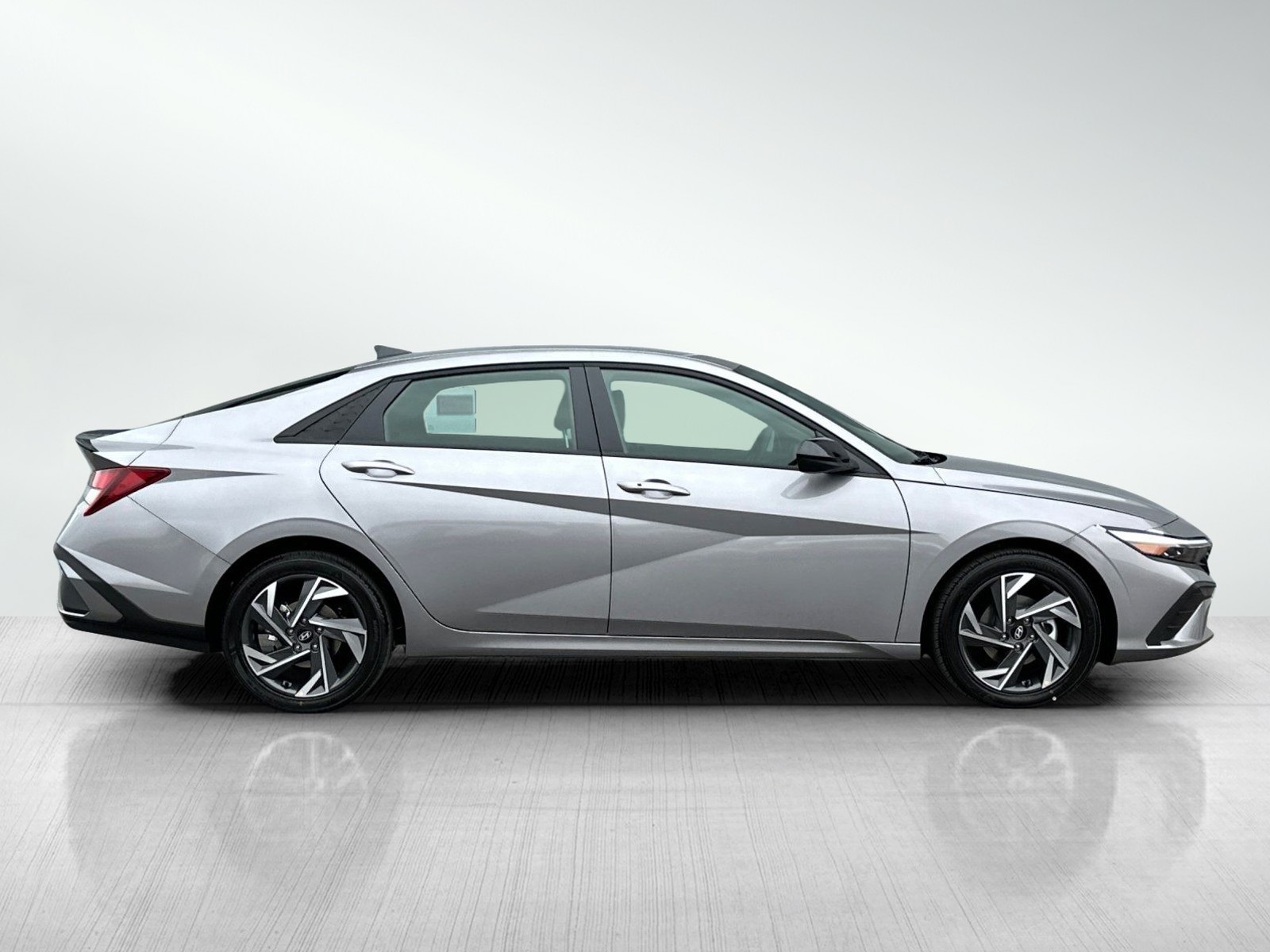 2025 Hyundai Elantra SEL Sport photo 3
