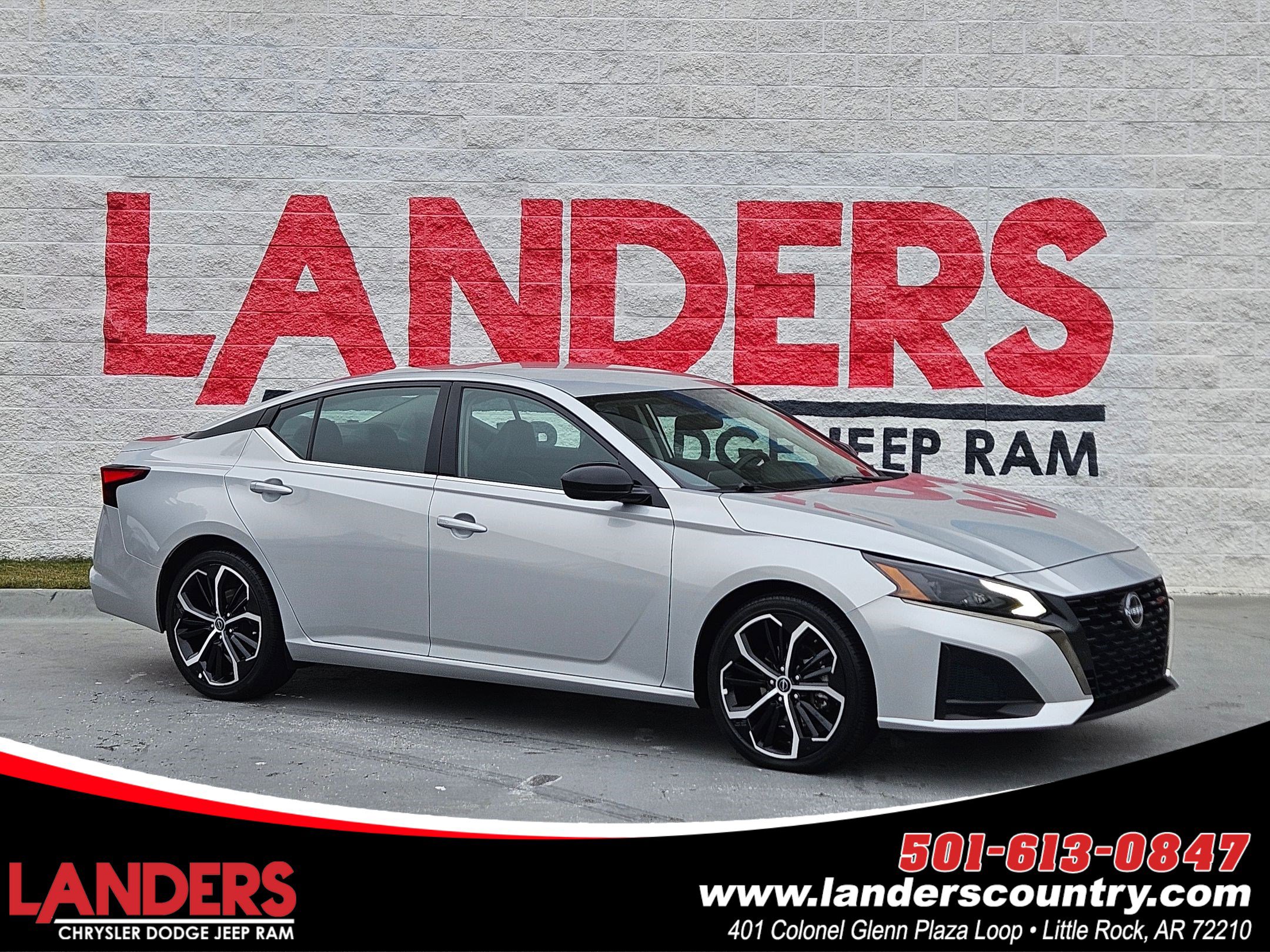 2024 Nissan Altima SR's photo