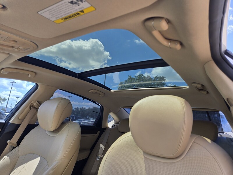 2015 Hyundai Genesis 3.8 RWD photo 17