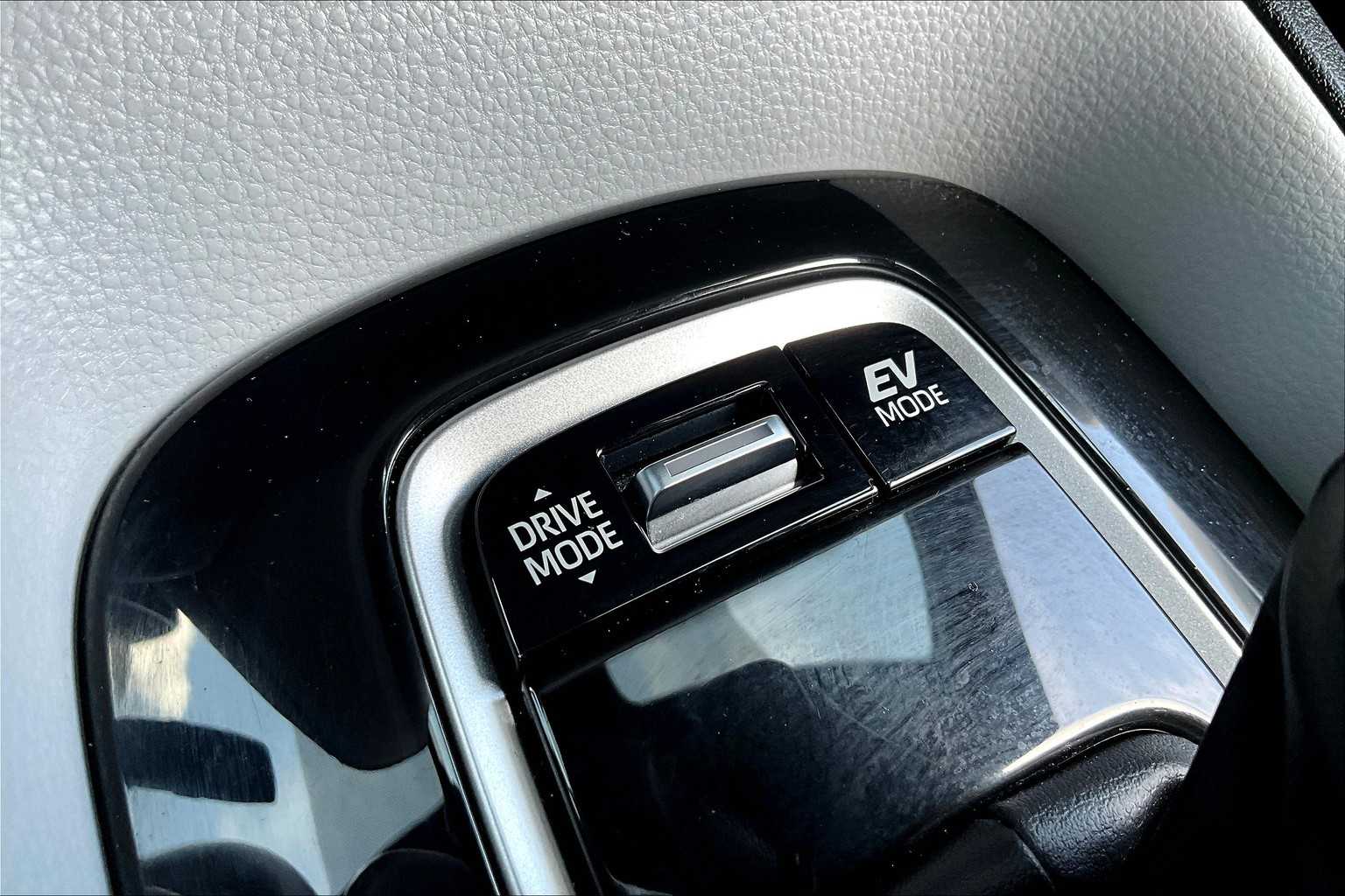 2024 Toyota Corolla XLE LE Premium SE photo 32