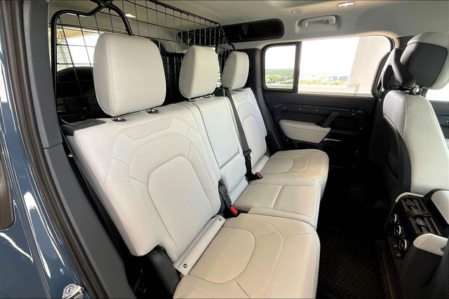 2025 Land Rover Defender 110 S photo 8