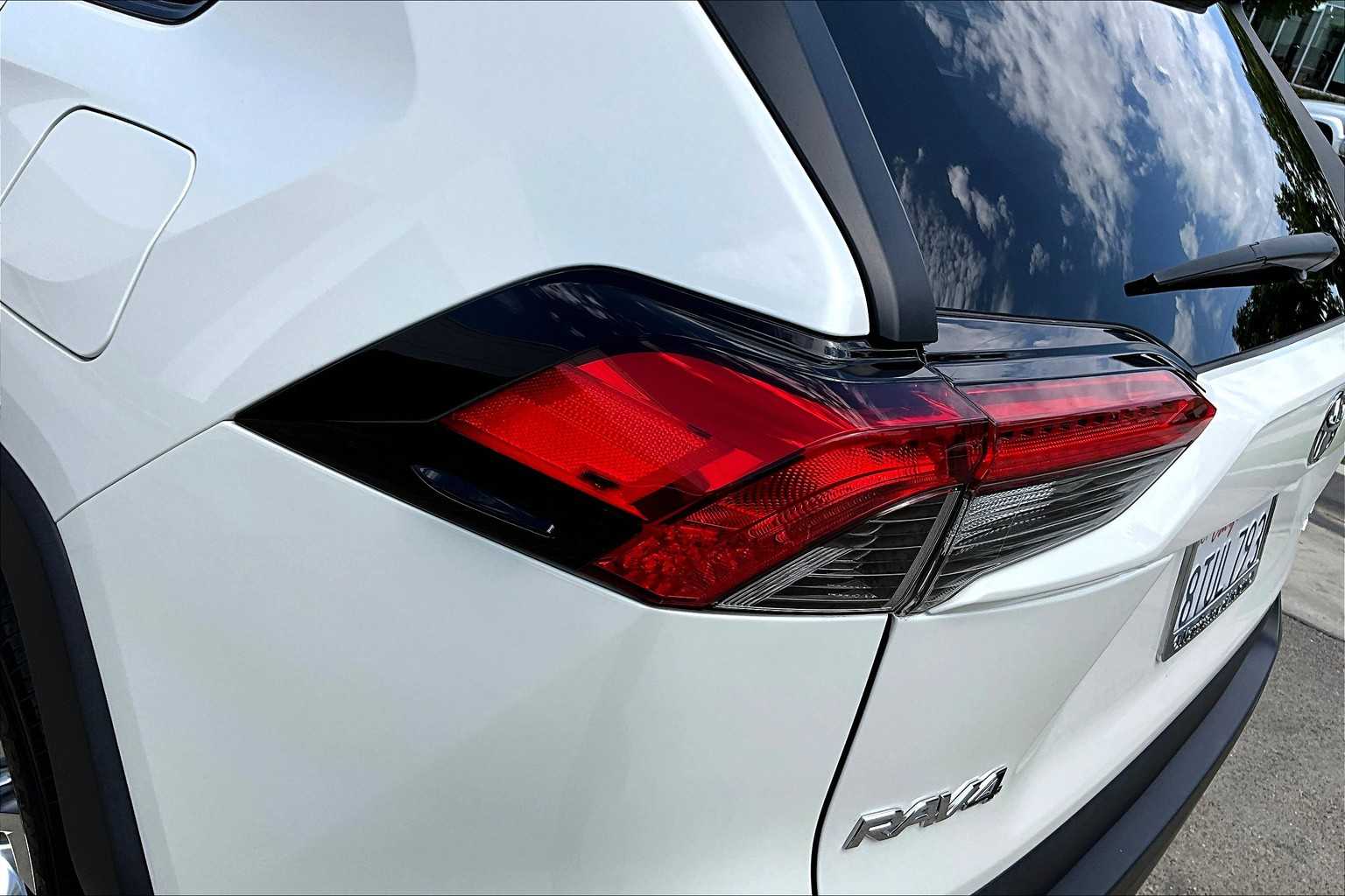 2021 Toyota RAV4 XLE Premium photo 27