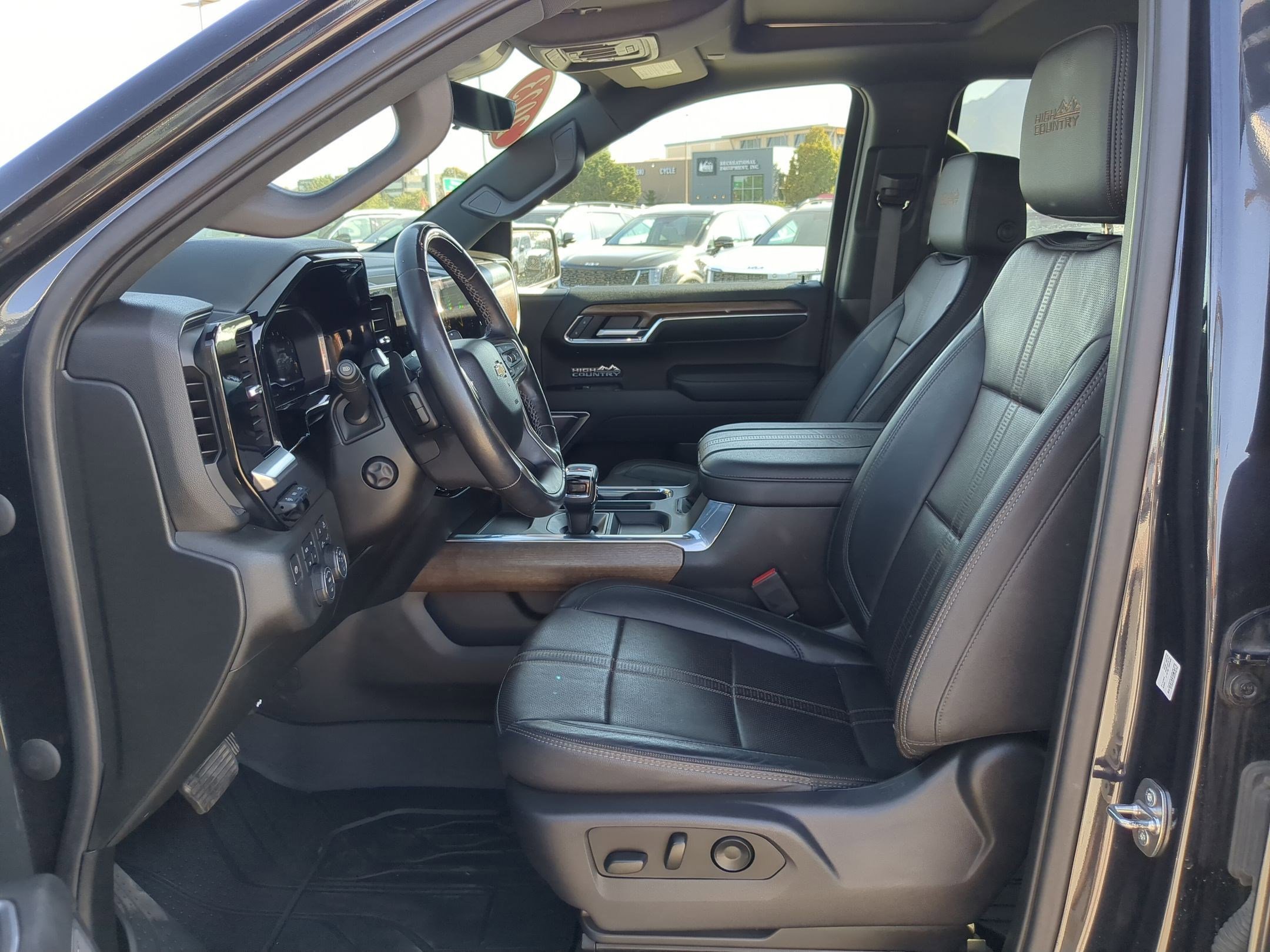 2023 Chevrolet Silverado 1500 High Country photo 17
