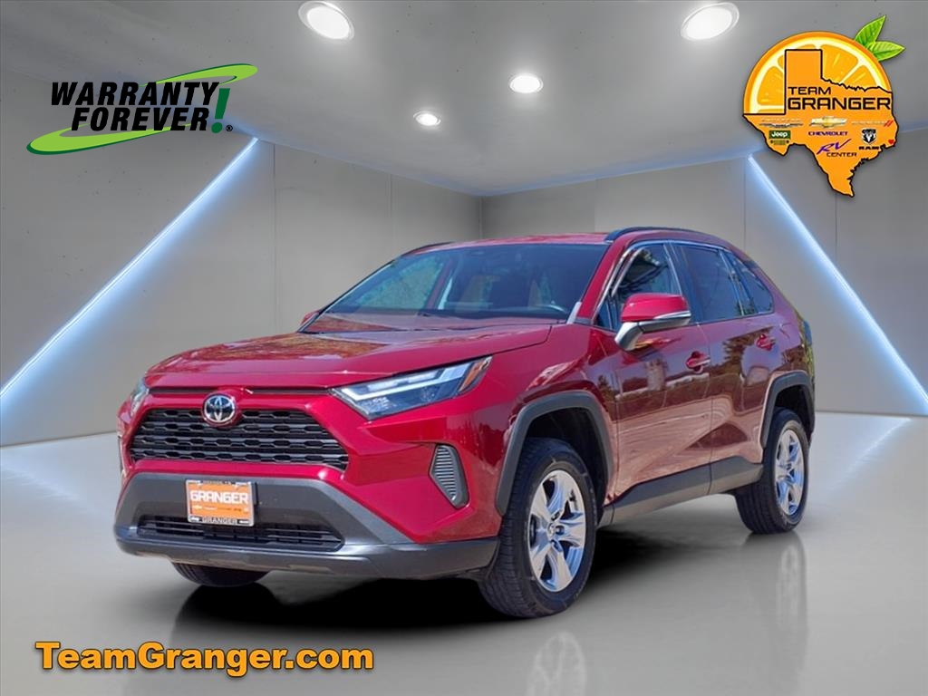 2023 Toyota RAV4 XLE photo 2