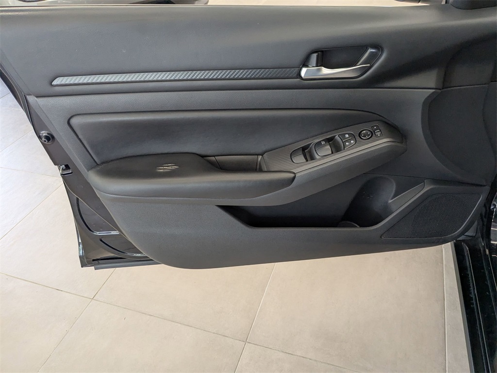 2022 Nissan Altima 2.5 S photo 10