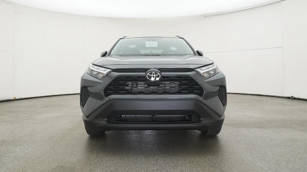 2025 Toyota RAV4 Hybrid XLE photo 3