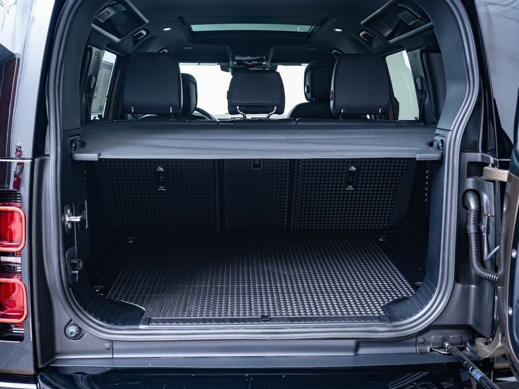 2025 Land Rover Defender 110 X-Dynamic SE photo 34