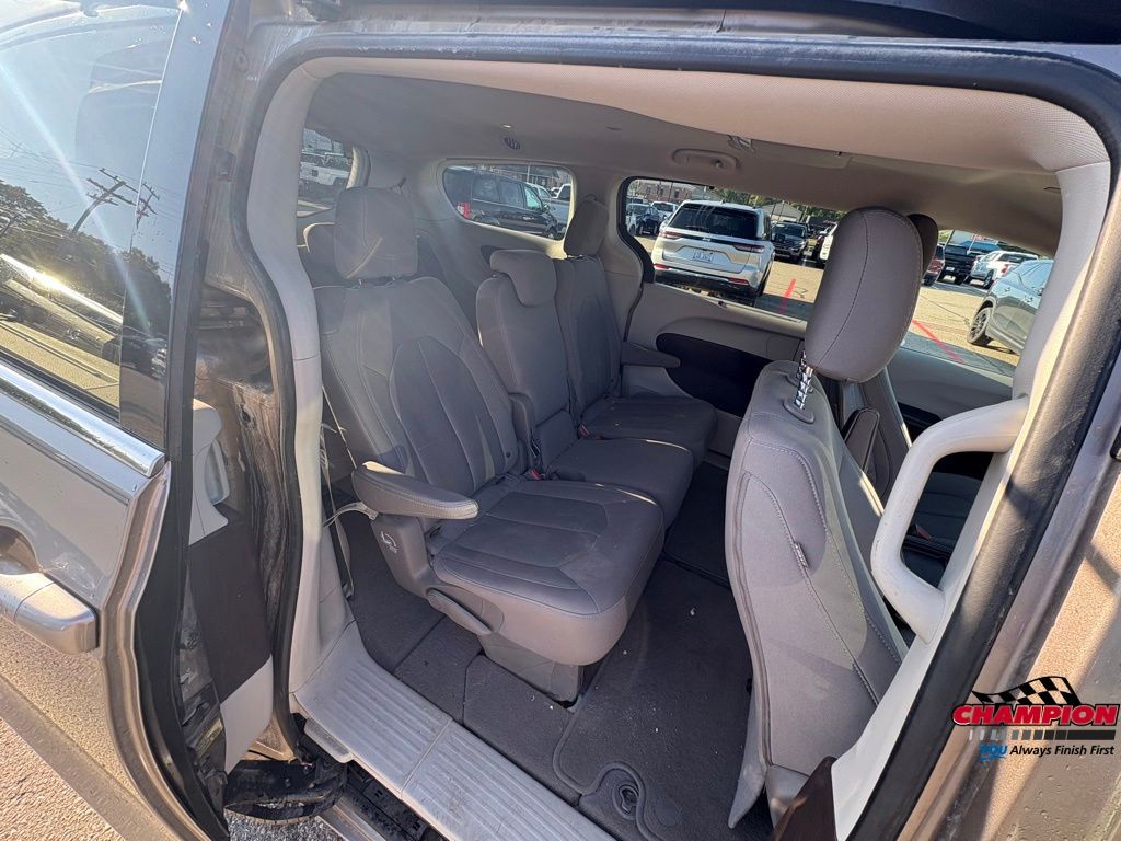 2018 Chrysler Pacifica Touring Plus photo 16