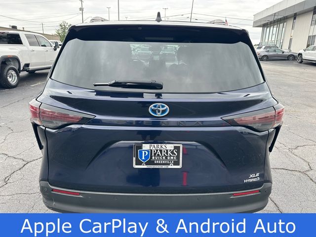 2023 Toyota Sienna XLE photo 3
