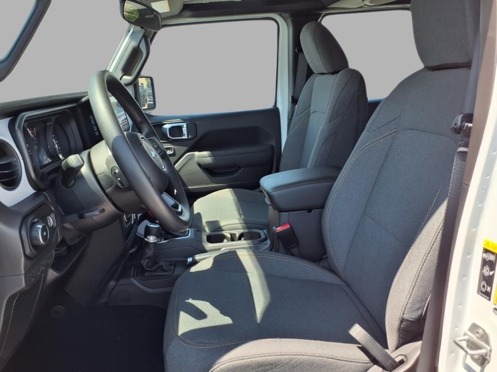 2025 Jeep Wrangler Sport photo 17