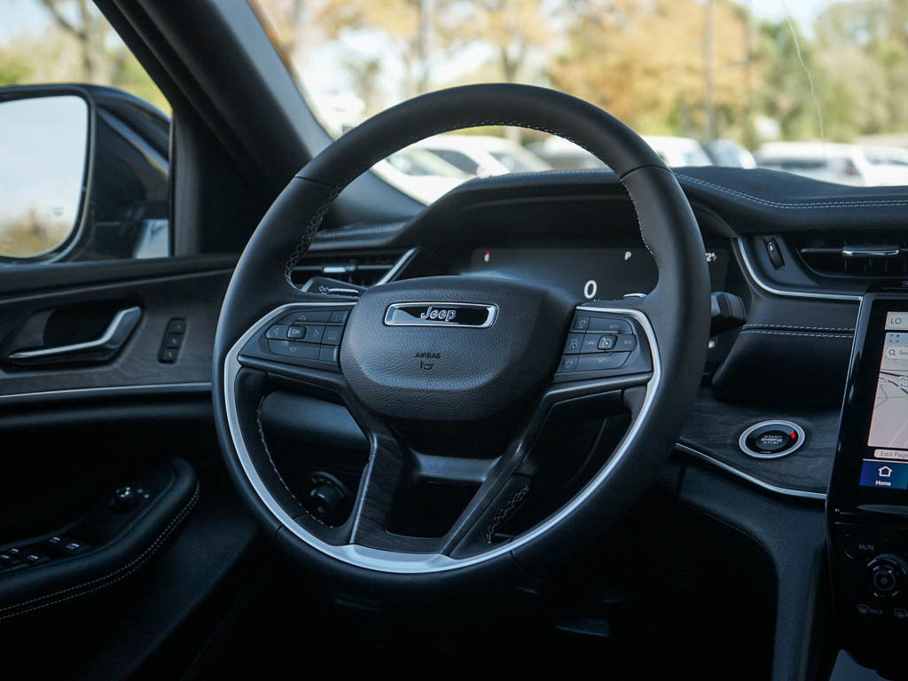 2025 Jeep Grand Cherokee Limited photo 13