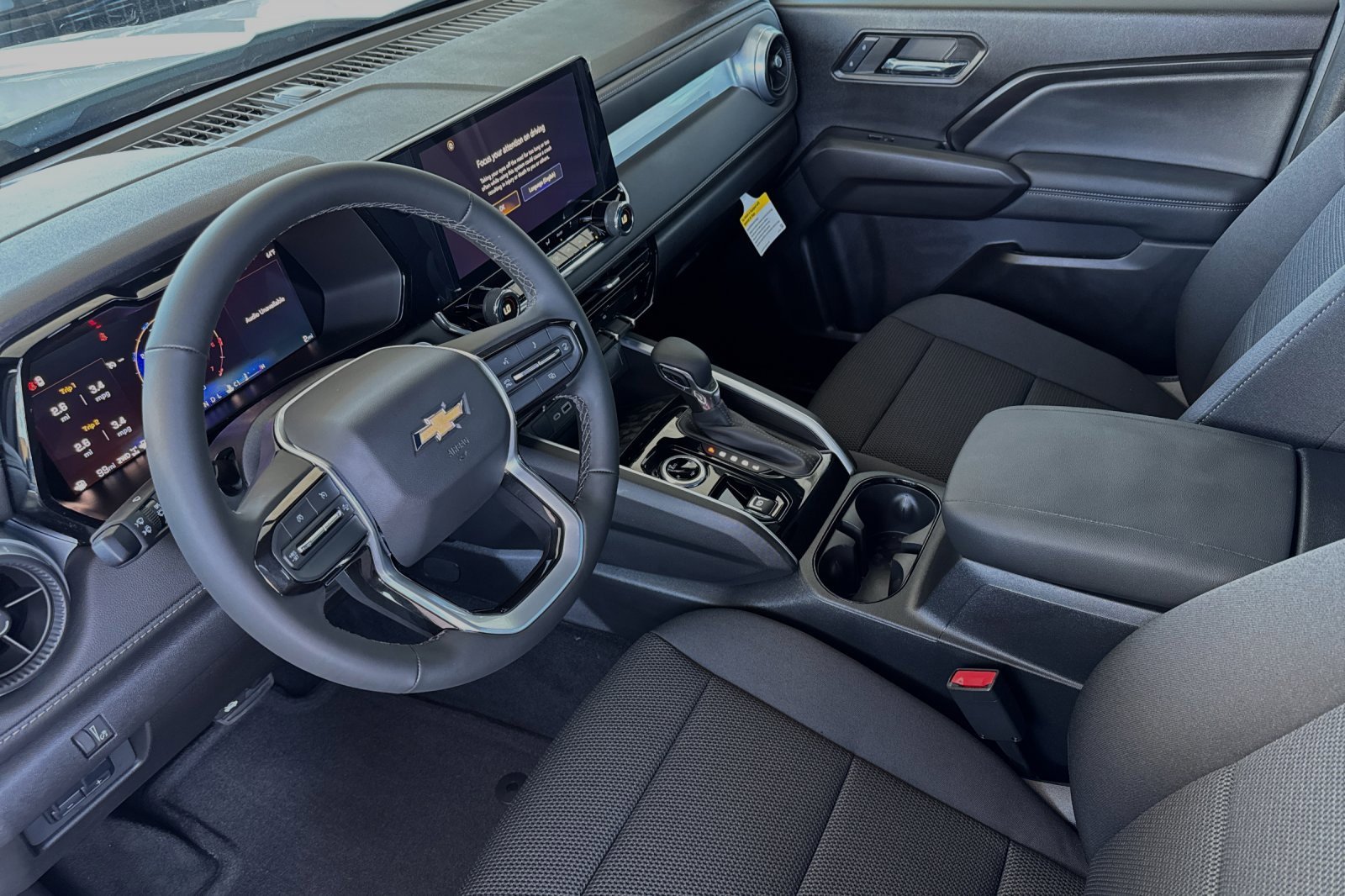 2024 Chevrolet Colorado LT photo 7