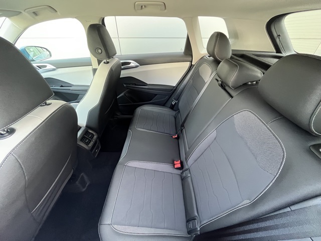 2025 Volkswagen Taos SE photo 3