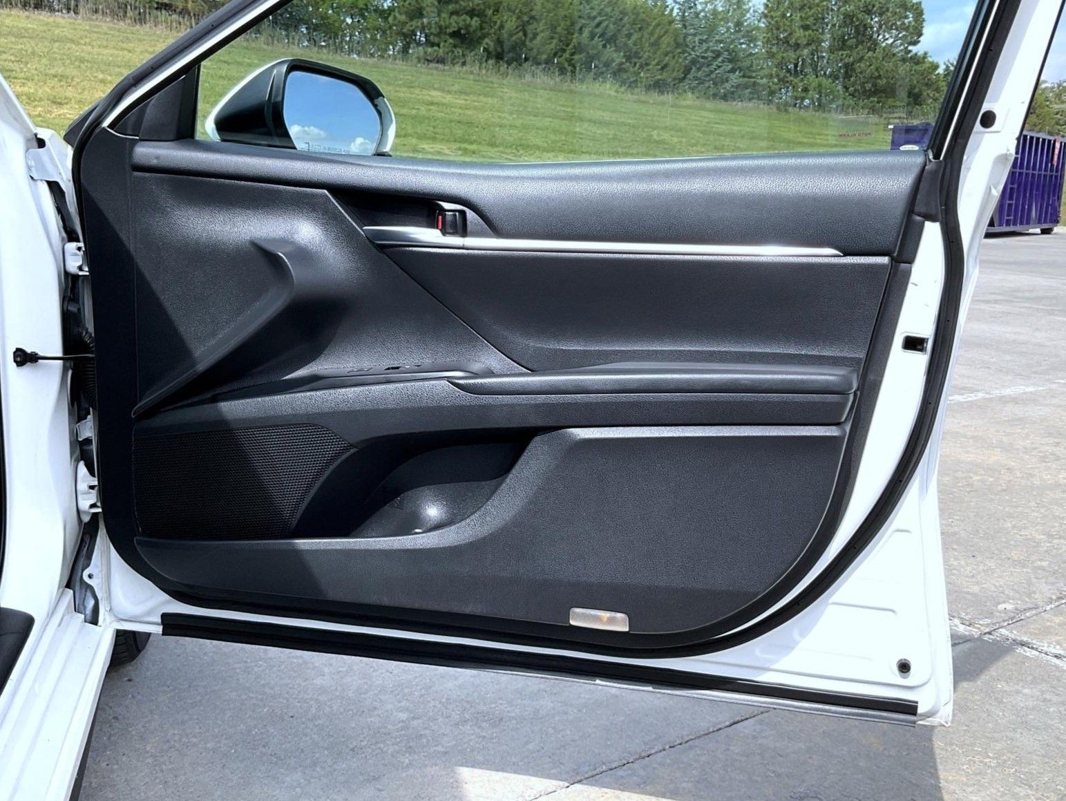 2018 Toyota Camry SE photo 16
