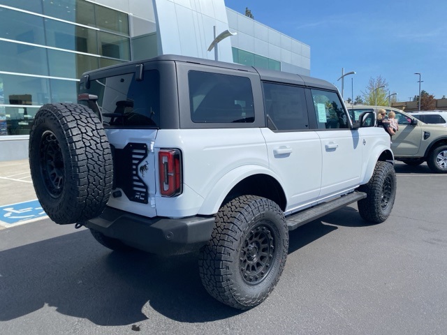 2024 Ford Bronco Outer Banks photo 3