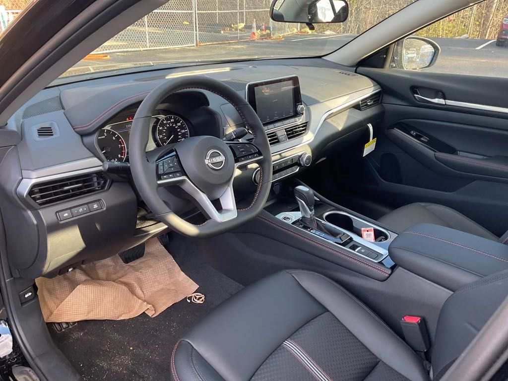 2025 Nissan Altima 2.5 SR photo 10