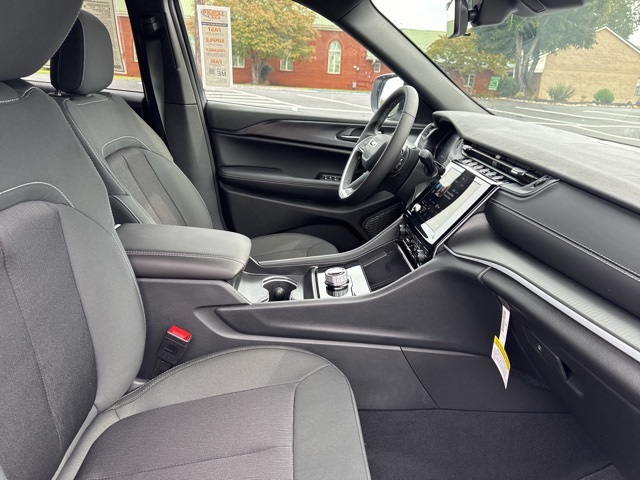 2025 Jeep Grand Cherokee Laredo X photo 10