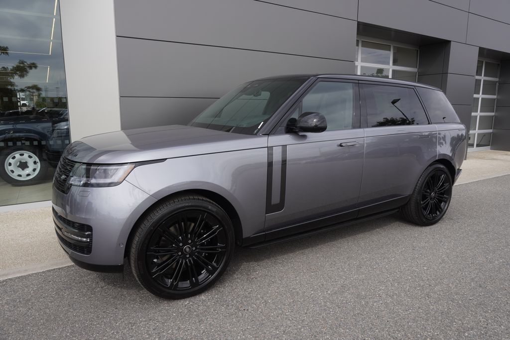 2025 Land Rover Range Rover SE photo 3