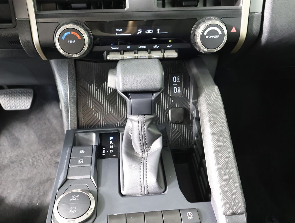 2024 Toyota Tacoma SR5 photo 12