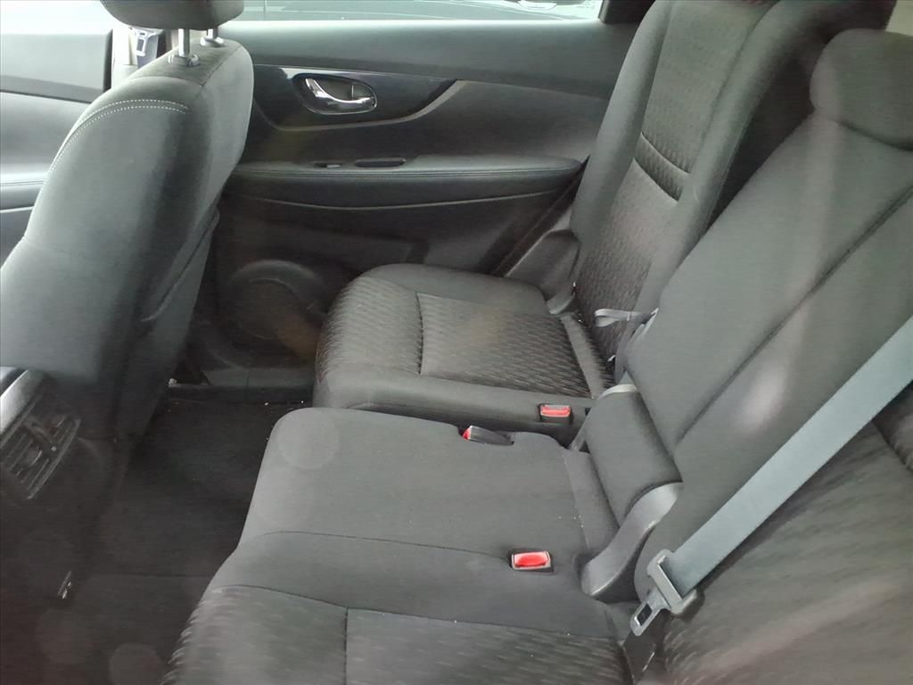 2020 Nissan Rogue SV photo 4