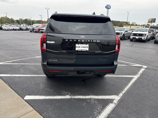 2025 Ford Expedition photo 4