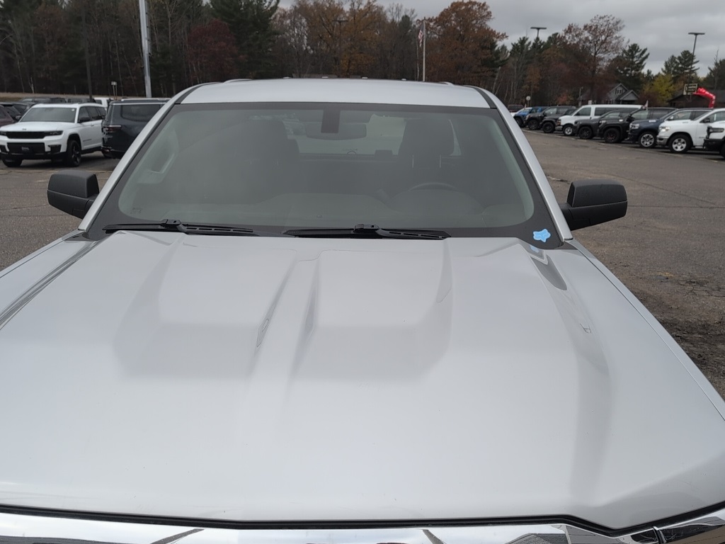 2018 Chevrolet Silverado 1500 photo 2
